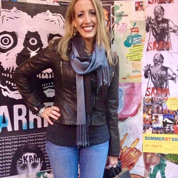 Meet your Posher, Jenn - Picture 4 of 8